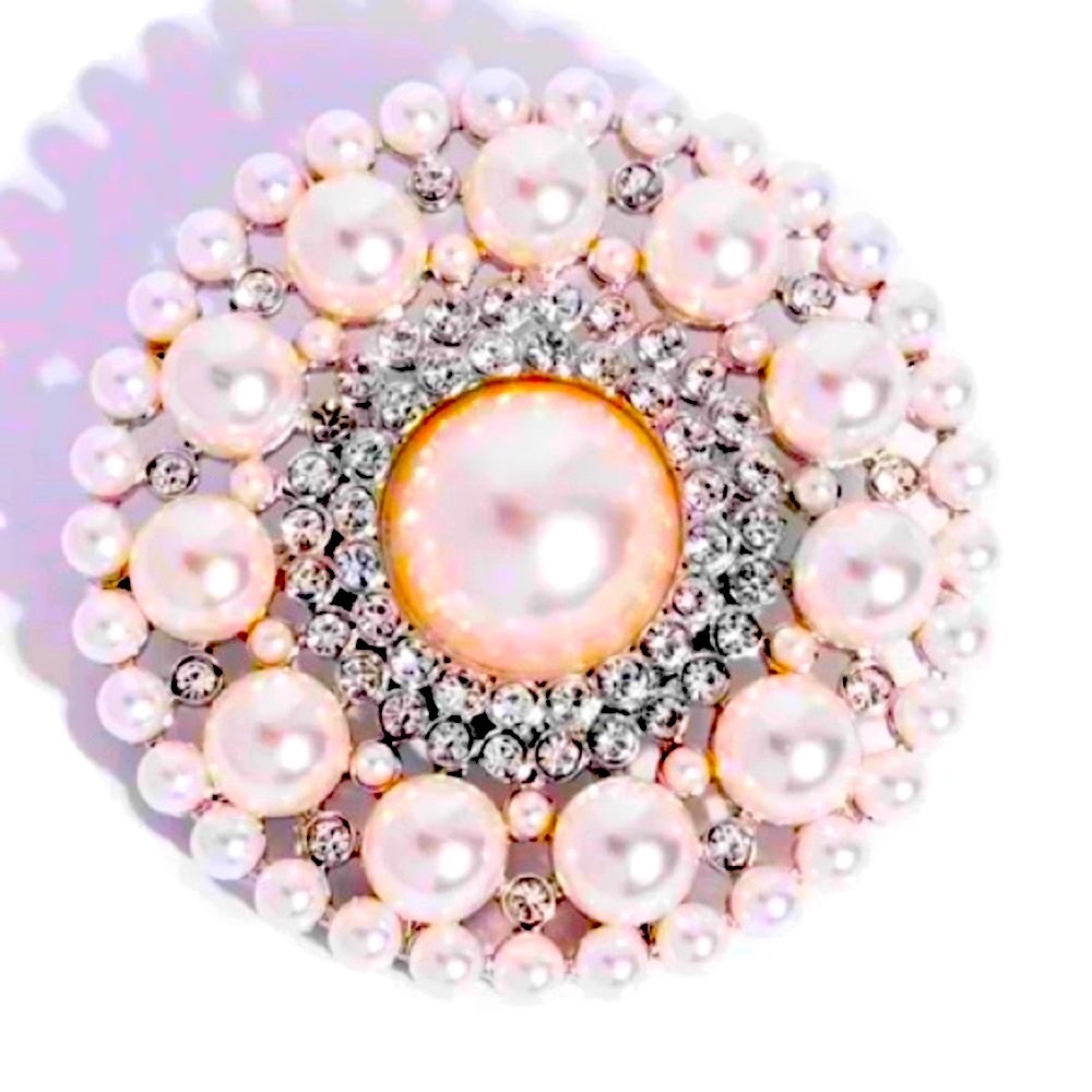 ⚪️⚪️⚪️ BROOCH❗️”POSH PALADIN” WHITE BROOCH ~ PAPARAZZI❗️⚪️⚪️⚪️